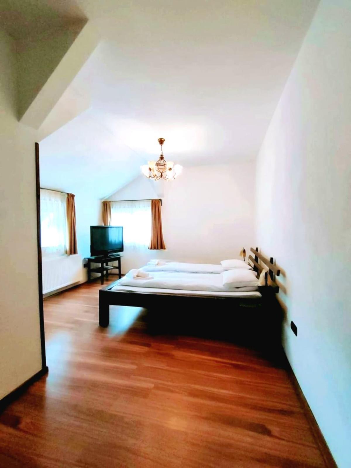Pensiunea Cerbul - Valea Dobarlaului Exterior foto