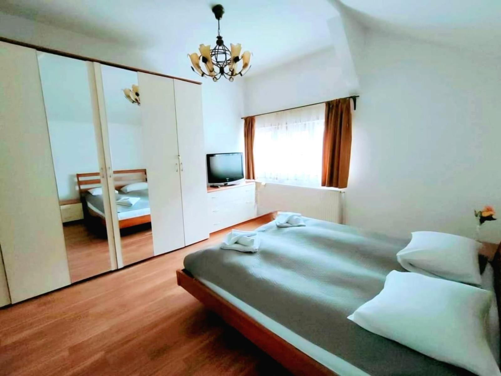 Pensiunea Cerbul - Valea Dobarlaului Exterior foto